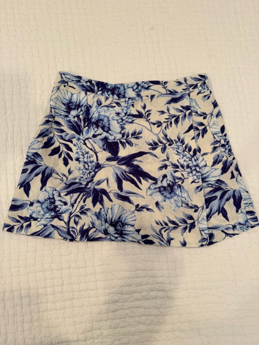 Ellen Tracy Blue Floral Print Cream Skort